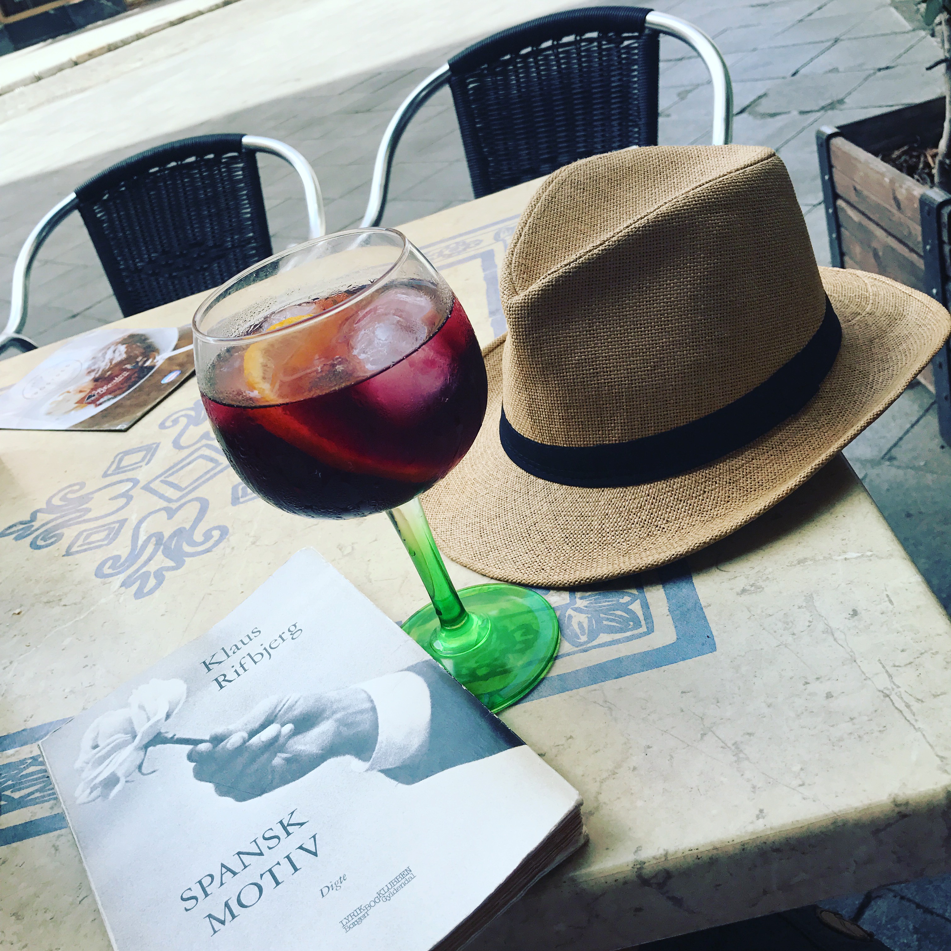 Hat, vin og digte